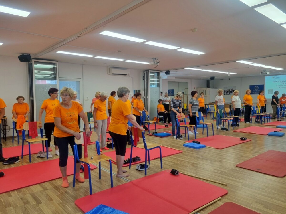 Oranžni Društva Šola zdravja iz Maribora na Svetovnem dnevu fizioterapije