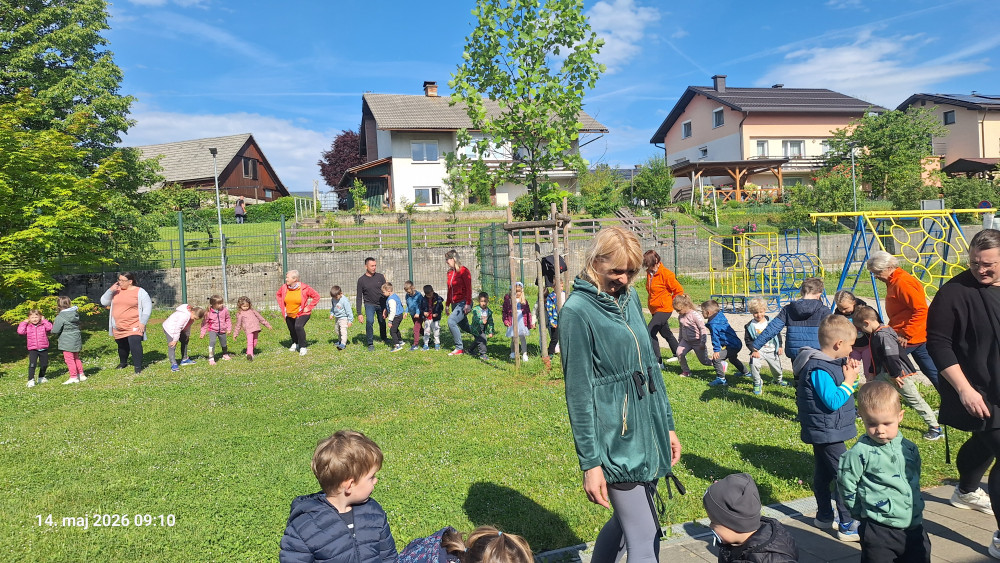 Medgeneracijska vadba v vrtcu Čardak že 14. leto povezuje generacije (Črnomelj)